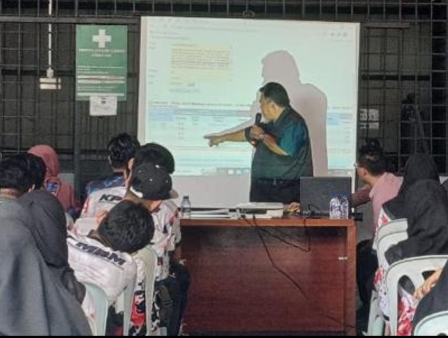 container-ship-arriving-886×668(9)